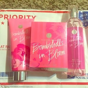 Victoria secret bombshell in bloom